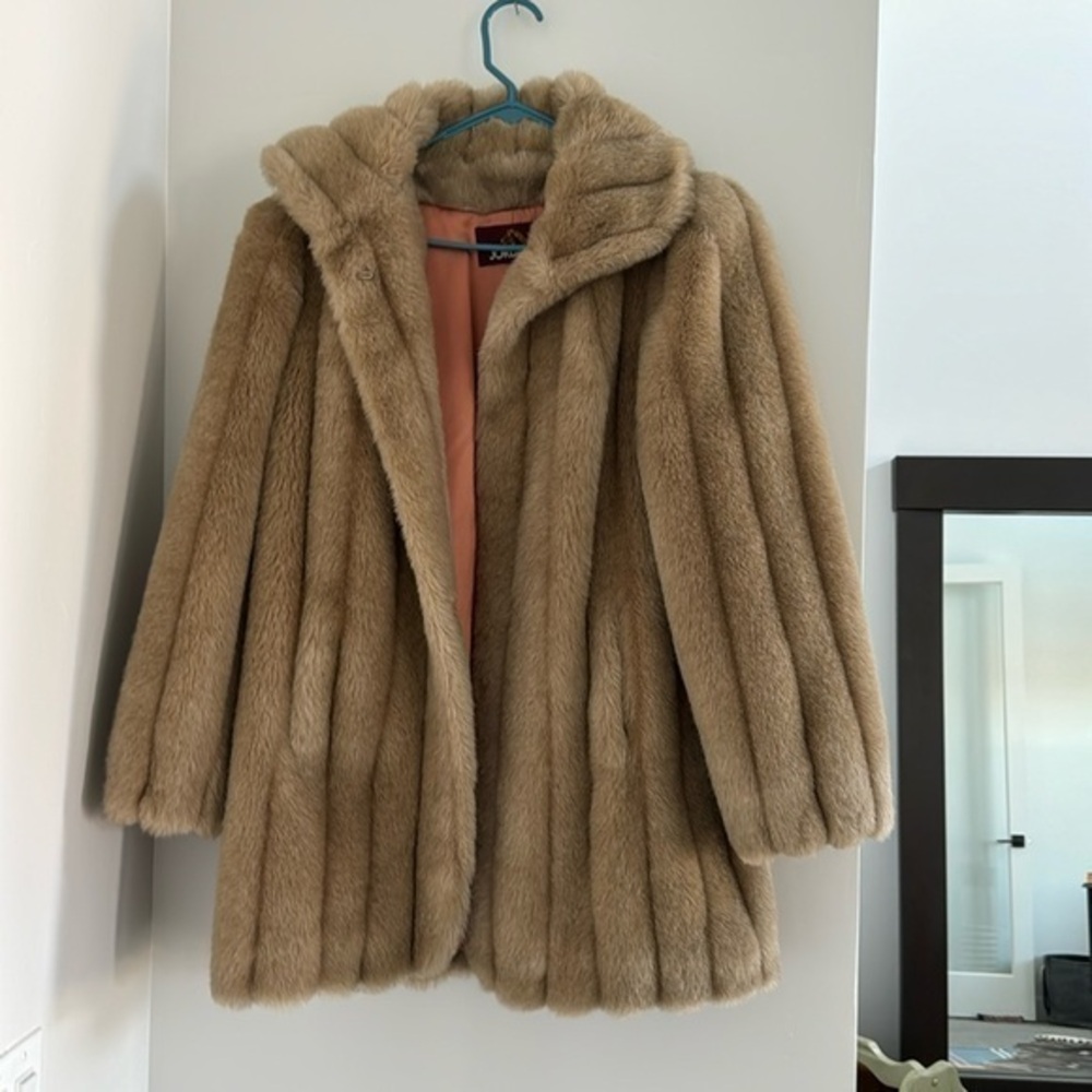 Jordache Vintage Faux Fur Coat (size 9/10)